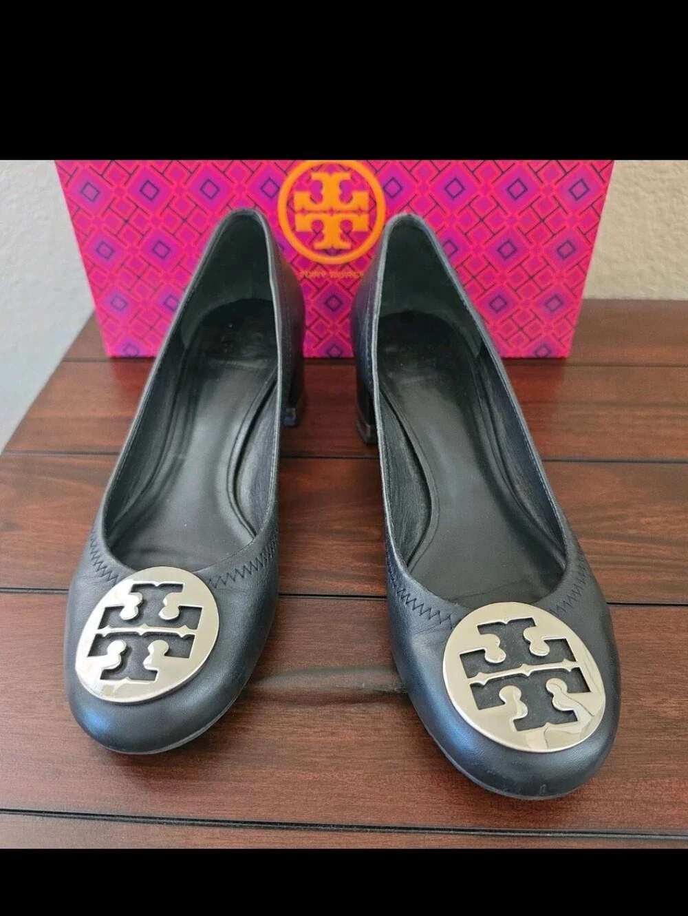 $298 Tory Burch Black Leather Amy Pumps Heels Logo Sz 9
